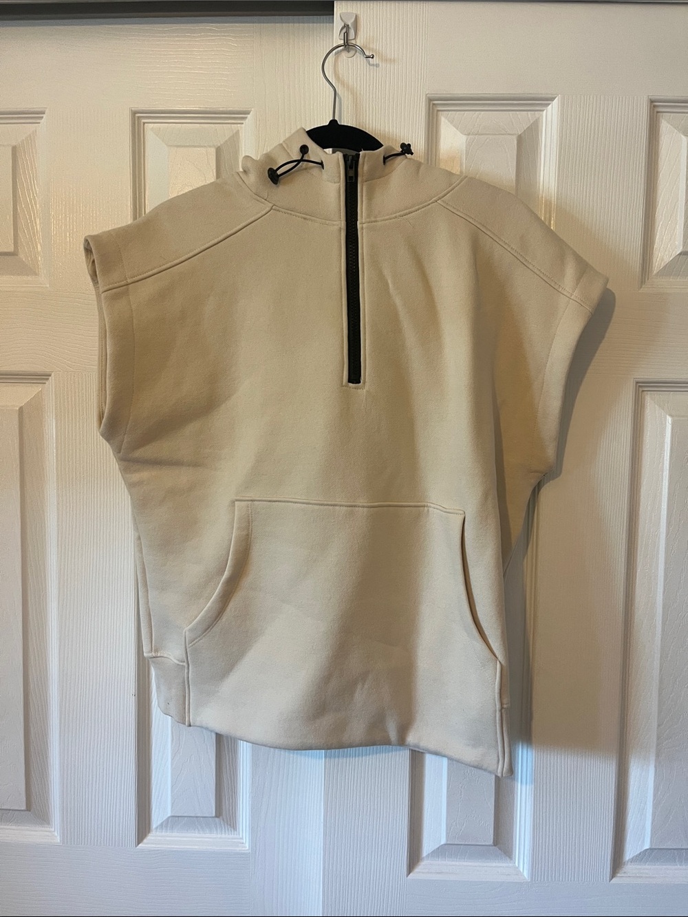 Mono B Cream Women’s Sleeveless Hoodie with Front Pocket Size Medium